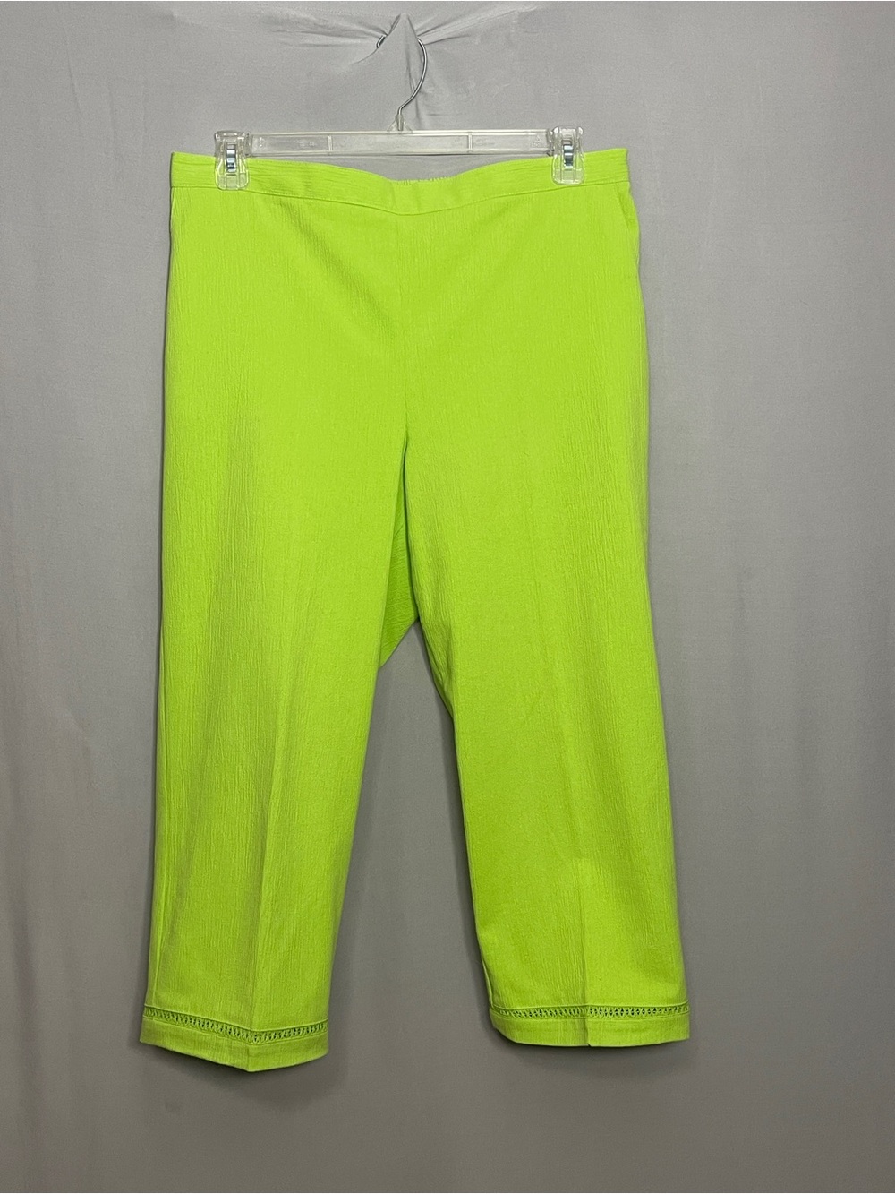 Alfred Dunner Women's Green Seersucker Capri Pants Cotton Blend Straight 14